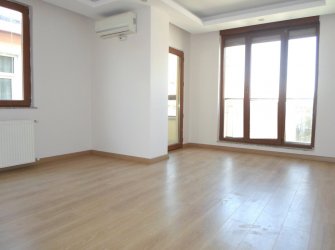 Güngören Akıncılar'da 5+1 İskanlı 2016 Yapımı 180 m2 Dubleks