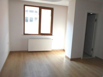 Güngören Akıncılar'da 5+1 İskanlı 2016 Yapımı 180 m2 Dubleks