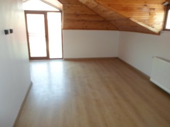 Güngören Akıncılar'da 5+1 İskanlı 2016 Yapımı 180 m2 Dubleks