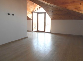 Güngören Akıncılar'da 5+1 İskanlı 2016 Yapımı 180 m2 Dubleks