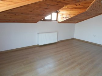Güngören Akıncılar'da 5+1 İskanlı 2016 Yapımı 180 m2 Dubleks