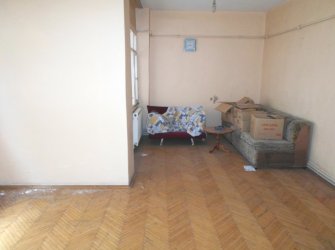 Bahçelievler'de Ferit Selime Yakın 1,Kat Arsa Tapulu 3+1 Balkonlu  Daire