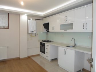 Güngören Akıncılar'da 2+1 Açık Mutfaklı 80 m2 Bahçe Katı 2016 Yapımı