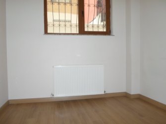 Güngören Akıncılar'da 2+1 Açık Mutfaklı 80 m2 Bahçe Katı 2016 Yapımı