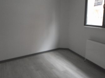 Bahçelievler Cumhuriyet Mah 2+1 A.Mutfaklı 75 m2 Düz Giriş
