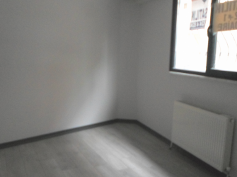Bahçelievler Cumhuriyet Mah 2+1 A.Mutfaklı 75 m2 Düz Giriş