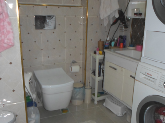 Güngören'de 9 Yıllık Bina İskanlı 2+1 A.Mutfaklı 80 m2 Yüksek Giriş