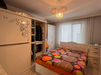 Güngören Güneştepe'de 4+1 Dubleks 12 Yıllık Bina 180 m2 Ön Cephe