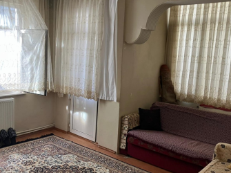 Güngören'de Tramvaya Yakın 1,Kat Ön Cephe 2+1 Arsa Tapulu  90 m2