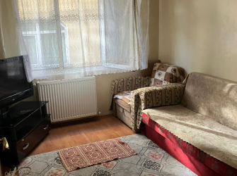 Güngören'de Tramvaya Yakın 1,Kat Ön Cephe 2+1 Arsa Tapulu  90 m2