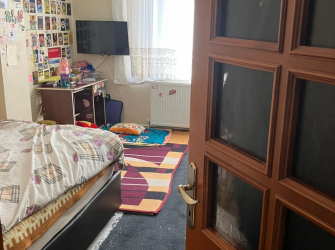 Güngören'de Tramvaya Yakın 1,Kat Ön Cephe 2+1 Arsa Tapulu  90 m2