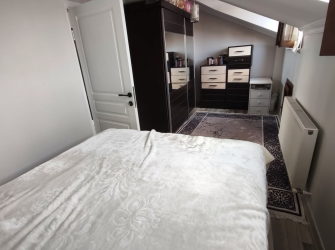 Bahçelievler Cumhuriyet'te 6 Yıllık Bina 170 m2 Çift Girişli 4+1 Dubleks