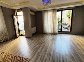 Güngören'de Ebeveyn Banyolu 1,Kat Ön Cephe 2+1 Köşe Balkonlu  85 m2