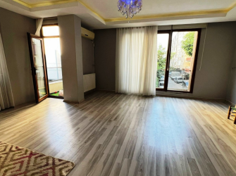Güngören'de Ebeveyn Banyolu 1,Kat Ön Cephe 2+1 Köşe Balkonlu  85 m2