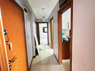 Güngören'de Ebeveyn Banyolu 1,Kat Ön Cephe 2+1 Köşe Balkonlu  85 m2