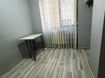 Güngören'de Ebeveyn Banyolu 1,Kat Ön Cephe 2+1 Köşe Balkonlu  85 m2