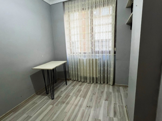 Güngören'de Ebeveyn Banyolu 1,Kat Ön Cephe 2+1 Köşe Balkonlu  85 m2