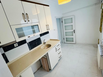 Bahçelievler Kocasinan'da 1,Kat Arsa Tapulu 2+1 Ön Cephe 1998 Yapımı 