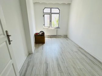 Bahçelievler Kocasinan'da 1,Kat Arsa Tapulu 2+1 Ön Cephe 1998 Yapımı 