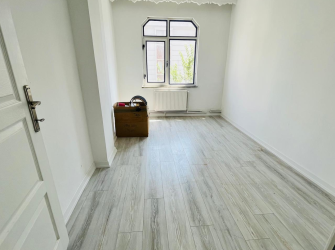 Bahçelievler Kocasinan'da 1,Kat Arsa Tapulu 2+1 Ön Cephe 1998 Yapımı 