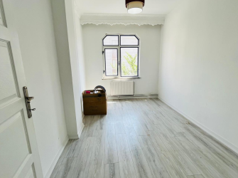 Bahçelievler Kocasinan'da 1,Kat Arsa Tapulu 2+1 Ön Cephe 1998 Yapımı 