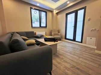 Güngören'de Tramvayın Dibi 1+1 Bahçe Katı 2 Yıllık  70 m2 İskanlı