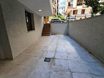 Güngören'de Tramvayın Dibi 1+1 Bahçe Katı 2 Yıllık  70 m2 İskanlı