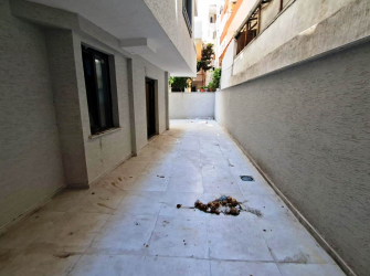 Güngören'de Tramvayın Dibi 1+1 Bahçe Katı 2 Yıllık  70 m2 İskanlı
