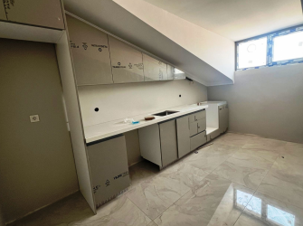 Güngören'de Alt Kat 2+1 Üst Kat 2+1 Ebeveyn Banyolu 200 m2 Dubleks