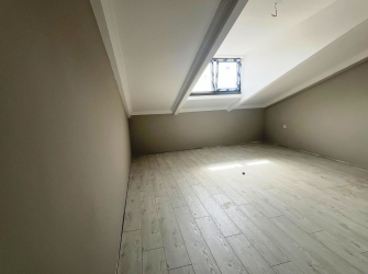 Güngören'de Alt Kat 2+1 Üst Kat 2+1 Ebeveyn Banyolu 200 m2 Dubleks