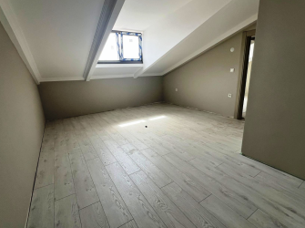 Güngören'de Alt Kat 2+1 Üst Kat 2+1 Ebeveyn Banyolu 200 m2 Dubleks
