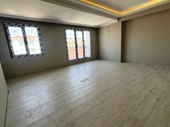 Güngören'de Alt Kat 2+1 Üst Kat 2+1 Ebeveyn Banyolu 200 m2 Dubleks
