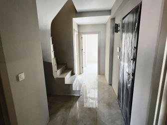 Güngören'de Alt Kat 2+1 Üst Kat 2+1 Ebeveyn Banyolu 200 m2 Dubleks