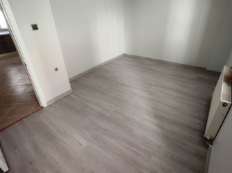 Güngören'de 18 Yıllık Bina Asansörlü 2+1 Geniş Bahçeli 90 m2 Bahçe Katı