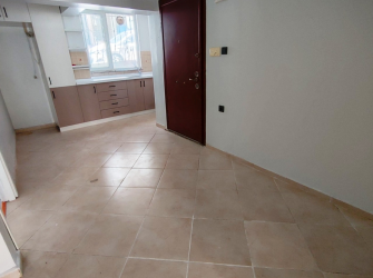 Güngören'de 18 Yıllık Bina Asansörlü 2+1 Geniş Bahçeli 90 m2 Bahçe Katı