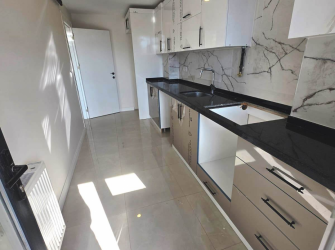 Güngören Merkez'de 180 m2 Alt Kat 2+1 Üst Kat 2+1 Asansörlü  Dubleks