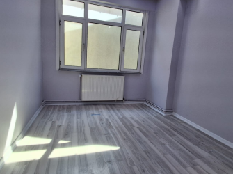 Bağcılar Yenigün'de 4,Kat Kredili 2+1 İçi Yapılı 85 m2 Ön Cephe Balkonlu