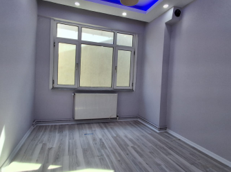 Bağcılar Yenigün'de 4,Kat Kredili 2+1 İçi Yapılı 85 m2 Ön Cephe Balkonlu