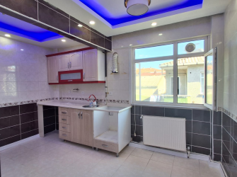 Bağcılar Yenigün'de 4,Kat Kredili 2+1 İçi Yapılı 85 m2 Ön Cephe Balkonlu
