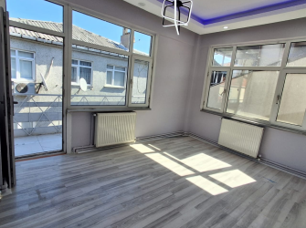 Bağcılar Yenigün'de 4,Kat Kredili 2+1 İçi Yapılı 85 m2 Ön Cephe Balkonlu
