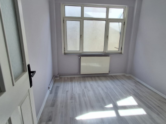 Bağcılar Yenigün'de 4,Kat Kredili 2+1 İçi Yapılı 85 m2 Ön Cephe Balkonlu