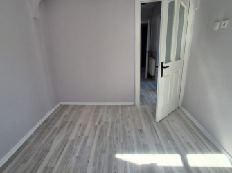 Bağcılar Yenigün'de 4,Kat Kredili 2+1 İçi Yapılı 85 m2 Ön Cephe Balkonlu