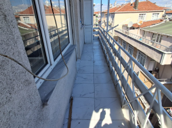 Bağcılar Yenigün'de 4,Kat Kredili 2+1 İçi Yapılı 85 m2 Ön Cephe Balkonlu