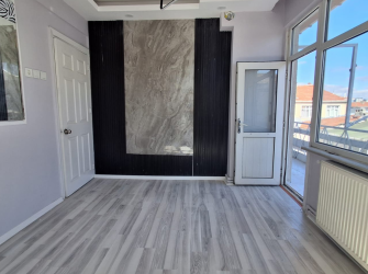 Bağcılar Yenigün'de 4,Kat Kredili 2+1 İçi Yapılı 85 m2 Ön Cephe Balkonlu
