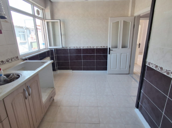 Bağcılar Yenigün'de 4,Kat Kredili 2+1 İçi Yapılı 85 m2 Ön Cephe Balkonlu