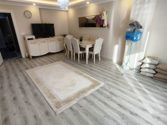 Güngören'de 1,Yıllık Tramvaya Yakın 100 m2 Asansörlü 2,Kat Balkonlu