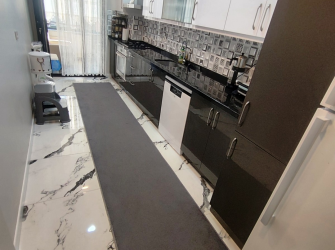 Güngören'de 1,Yıllık Tramvaya Yakın 100 m2 Asansörlü 2,Kat Balkonlu