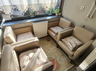 Güngören'de 1,Yıllık Tramvaya Yakın 100 m2 Asansörlü 2,Kat Balkonlu