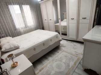 Güngören'de 1,Yıllık Tramvaya Yakın 100 m2 Asansörlü 2,Kat Balkonlu