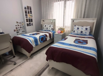 Güngören'de 1,Yıllık Tramvaya Yakın 100 m2 Asansörlü 2,Kat Balkonlu